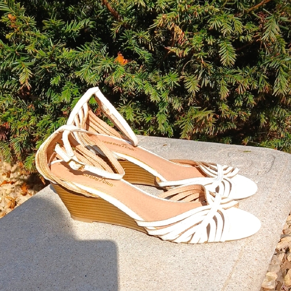 MONTEGO BAY CLUB WHITE Sandal Open Toe Wedge Heel Ankle Strap Size 9 Vintage